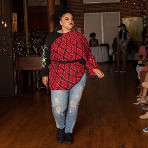 Women’s Plus Sized Light Wash Distress Jeans